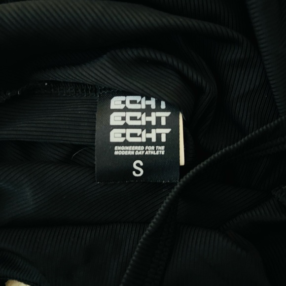 Echt Ribbed Workout Tank Top - Picture 4 of 4